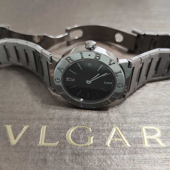 Elegant Bulgari Zero Women's watch with a sleek Black Dial. 100% Original! - Picture 2 of 15